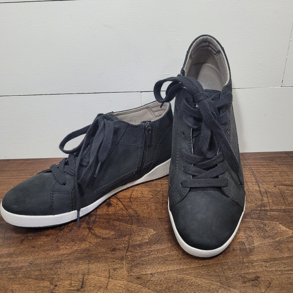EUC Dansko Shoes Women's sz 39/7.5 US Onyx Milled Nubuck Low Top Zipper Shoes